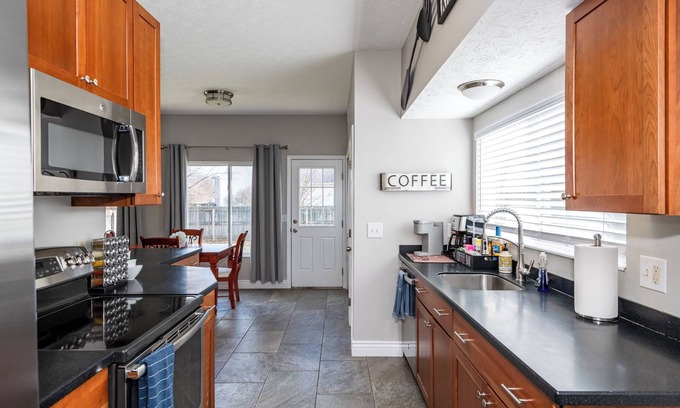 Englewood Casa | Spacious 4BR - King Bed - Near I-70