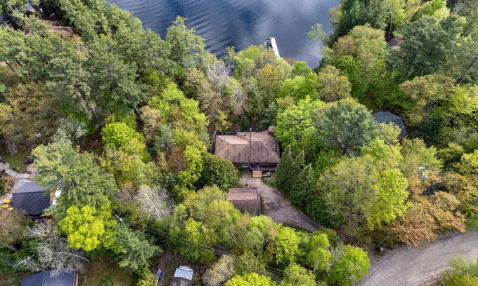 Huntsville Cabaña | Spacious 4BR Lake House Sauna Beach
