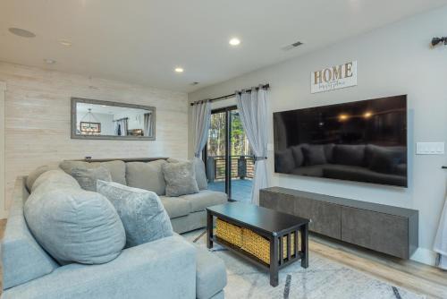 Fairview Apartamento | Spacious 4BR Mountain Retreat for 16 in Fairview
