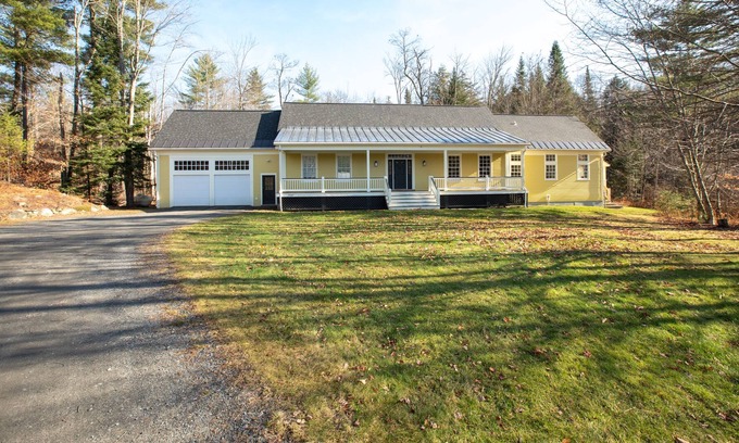 Moscow Casa | Spacious 4BR on 8 Acres – Minutes from Stowe