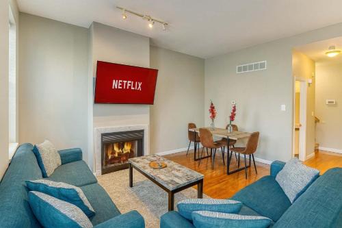 Soulard Apartamento | Spacious 4BR Soulard Duplex with Patio & Parking
