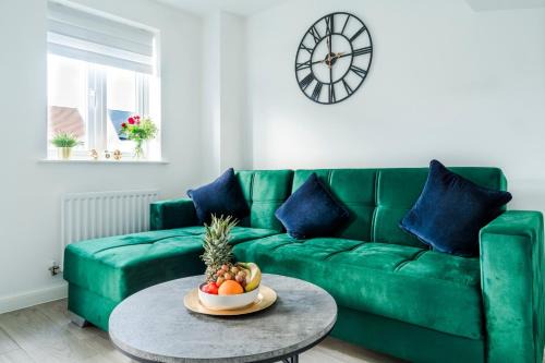 Milton Keynes Casa | Spacious 4BR Townhouse Free Parking & WiFi
