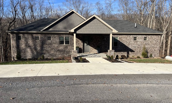 Cadiz Casa | SPACIOUS 5/3 SCREENED PORCH AND PATIO, LAKE VIEW