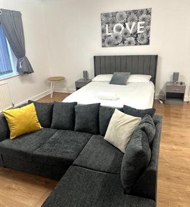 Warrington Apartamento | Spacious 5-BD Flat | Sleeps 10 | Parking & WiFi