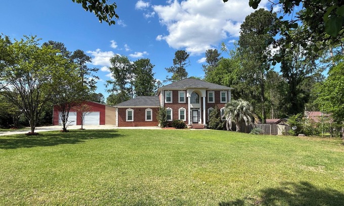 Evans Casa | Spacious 5-bdrm, 4bth with AC, WiFi, fenced yard, outdoor pool in charming Evans