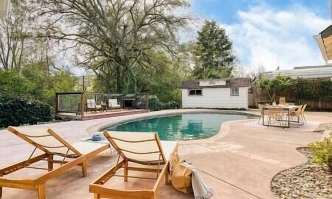Bennett Valley Casa | Spacious 5 BDRM Group Getaway w/Pool & EV Charger
