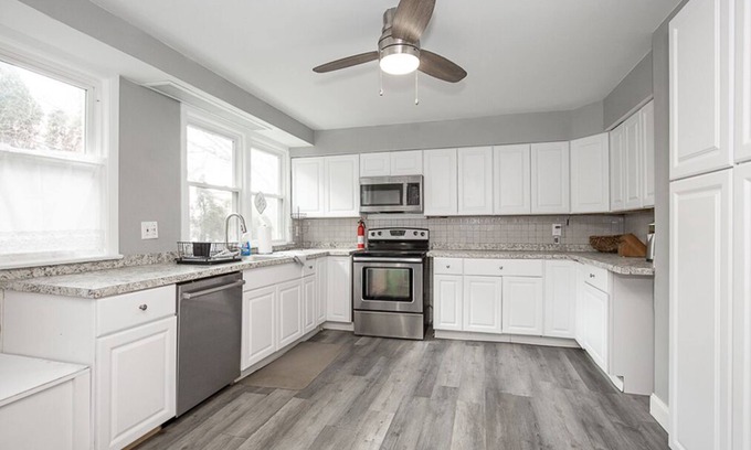 Cleveland Casa | Spacious 5 bedroom home near CWRU/hospitals!