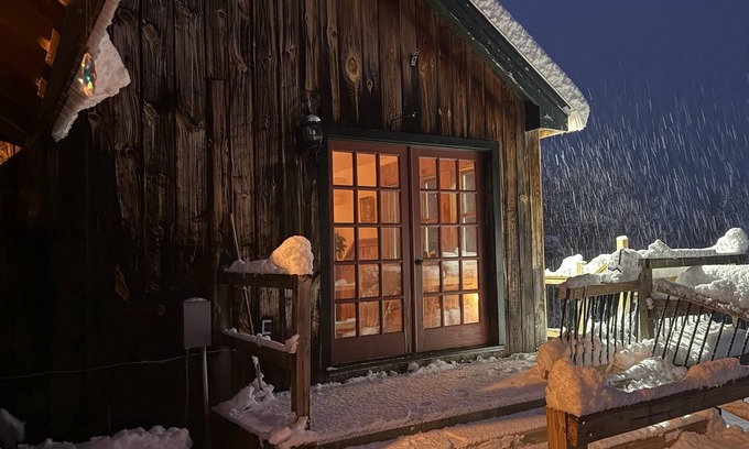 South Londonderry Cabina | Spacious 5-bedroom lodge in private South Londonderry with WiFi, AC