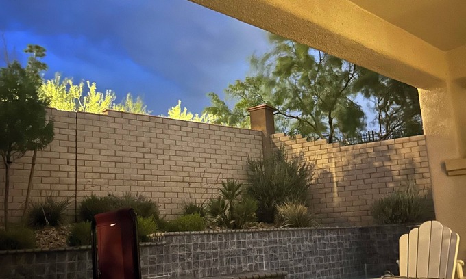 Las Vegas Casa | Spacious 5-bed 5-bath in marvelous Las Vegas with WiFi, fitness room and pool