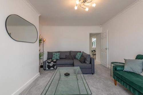 Chapeltown Casa | Spacious 5 Bed Close to Elland Road, First Direct Arena & Headingley Stadium