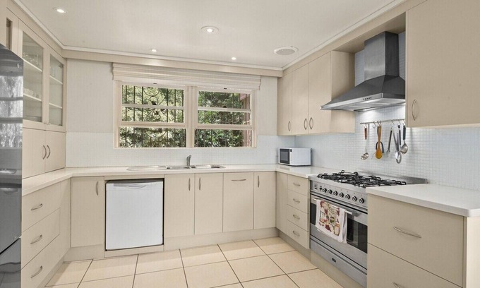 Burradoo Casa | Spacious 5-Bed House near Local Shops