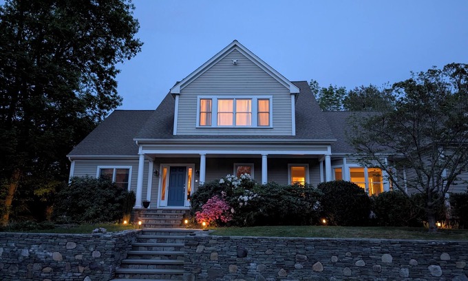 North Kingstown Casa | Spacious 5-Bedroom Private Retreat!!! Private setting close to beaches & Newport