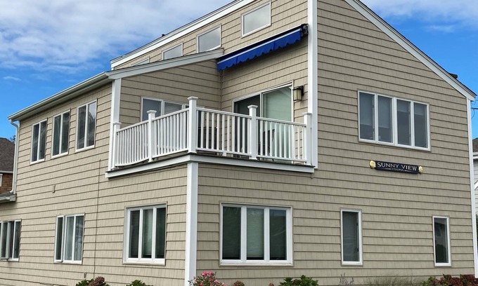 Mystic - New London Casa | Spacious 5-bedroom, 2.5-ba Overlooking Water, Pets Welcome in Groton Long Point