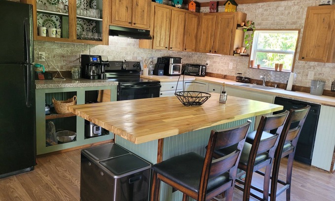Alachua Casa | Spacious 5-bedroom/3 bath mobile home on an Orchard of 5 acres in Alachua