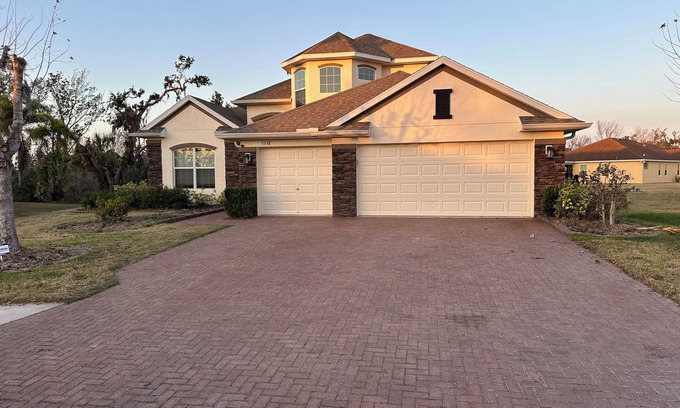 Palmetto Casa | Spacious 5-bedroom 3 full Bath house on large lot & cul-de-sac close to beaches