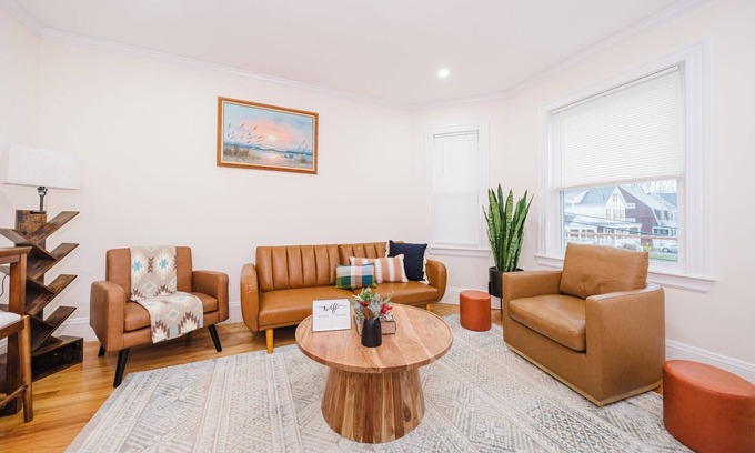 Ashmont Casa | Spacious 5-Bedroom 3-full bath Boston Home, Subway access & Scenic View
