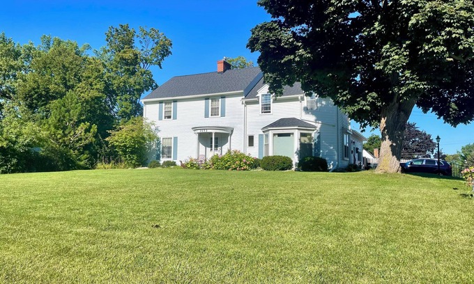Allouez Casa | Spacious 5-bedroom Allouez Home - 6 min drive to Lambeau