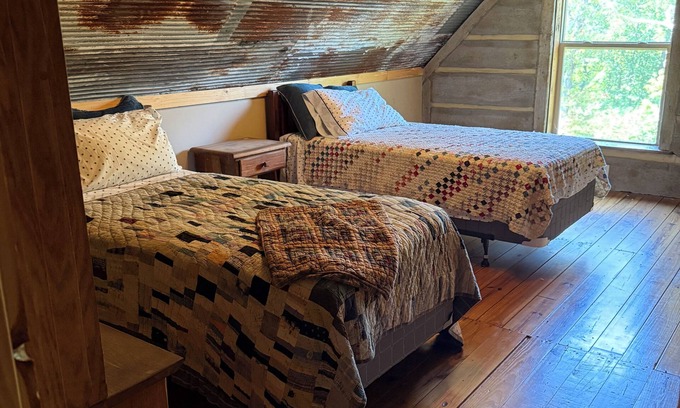 Duff Cabina | Spacious 5-bedroom cabin in enchanting LaFollette up on McCloud Mountain