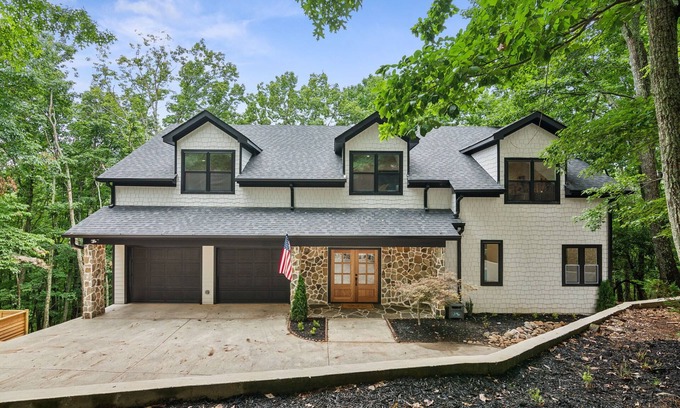 Tate Cabina | Spacious 5-bedroom, family-friendly lodge mountain house in charming Jasper