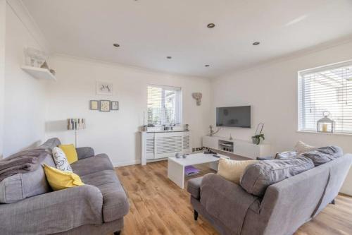 Fifield Casa | Spacious 5-Bedroom Family Home in Windsor