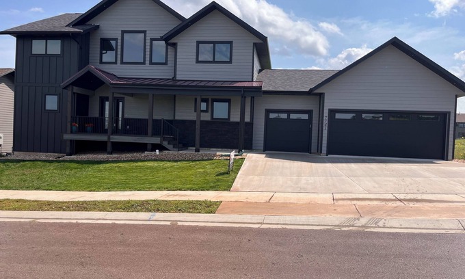 Spearfish Casa | Spacious 5-bedroom golf course house, exit 17 10 minutes to Deadwood or Sturgis