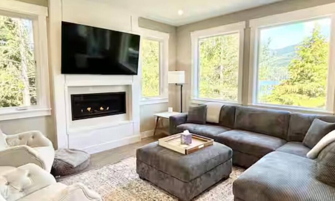 Sudden Valley Casa | Spacious 5-bedroom home w/Lake access, AC in beautiful Sudden Valley/Bellingham,