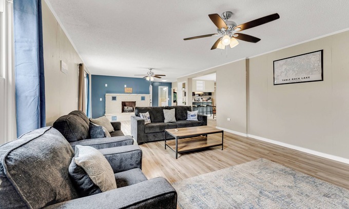 Shell Knob Casa | Spacious 5-bedroom house. Game Room. Travel Themed Bedrooms. 1 mile from lake.