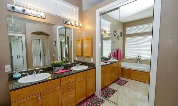 Elk Grove Casa | Spacious 5-bedroom house in delightful Elk Grove with AC, WiFi,fitness equipment