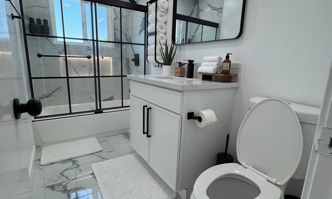 Allied Gardens Casa | Spacious 5-bedroom house in marvelous San Diego with Gameroom, WiFi, AC