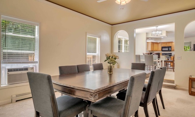 Tobyhanna Villa | SPACIOUS 5-BEDROOM HOME NEAR 42 ATTRACTIONS, SLEEPS 21/2, POOLS & GAME ROOM