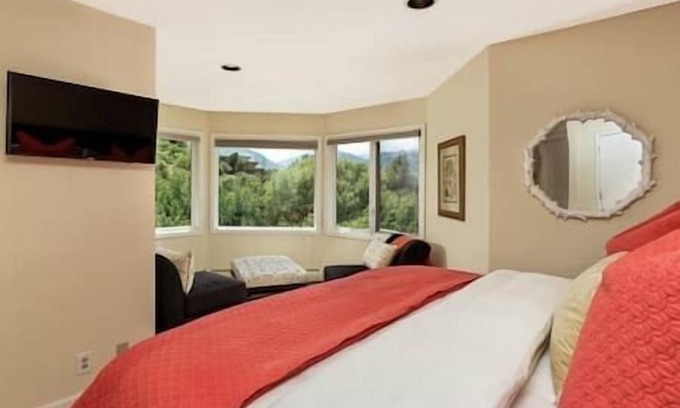 Red Mountain Casa | SPACIOUS 5 BEDROOM HOME RED MOUNTAIN-HOT TUB-ASPEN