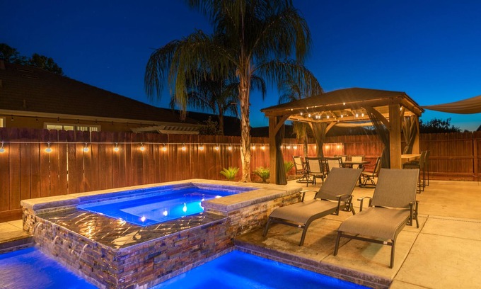 Raisin Casa | Spacious 5-Bedroom home w/ Pool & Hot Tub