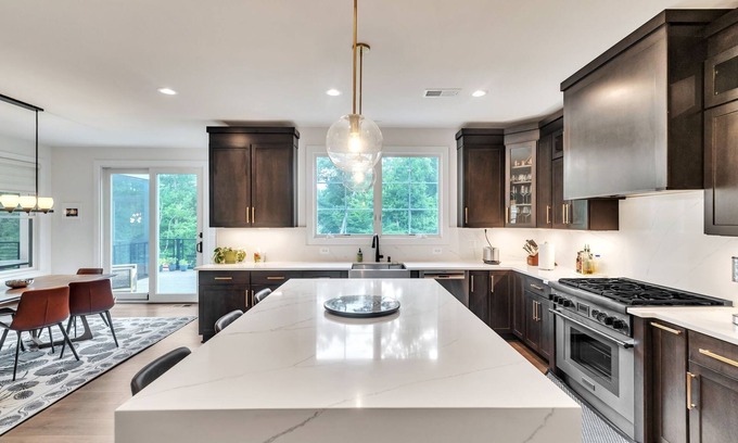 Herndon Casa | Spacious 5-bedroom home, Family Friendly in delightful Oak Hill