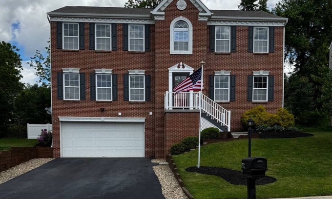 Imperial Casa | Spacious 5-bedroom house with WiFi, AC in fabulous Imperial