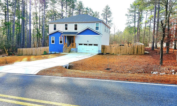 West End Casa | Spacious 5-bedroom house in peaceful West End. 8 minutes to PINEHURST #2!!!