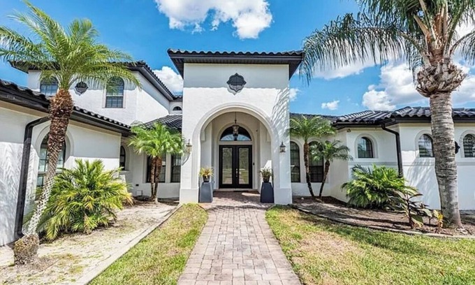 Orlando Casa | Spacious 5-bedroom house in marvelous Orlando with WiFi, AC