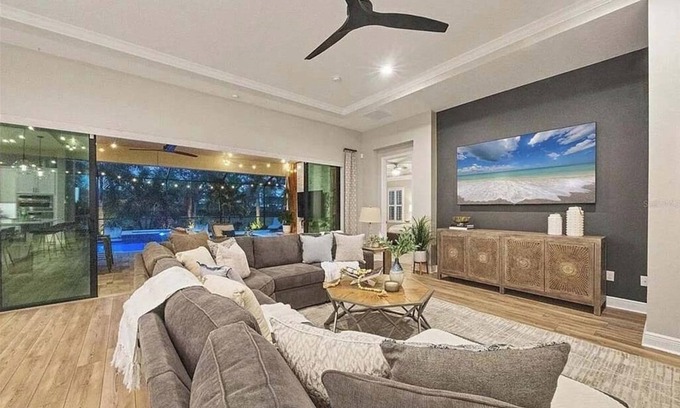 Parrish Casa | Spacious 5-bedroom house with WiFi and AC in charming Parrish
