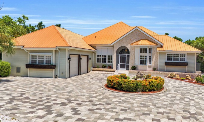 Sanibel Casa | Spacious 5-bedroom house, walking distance to private beach in charming Sanibel