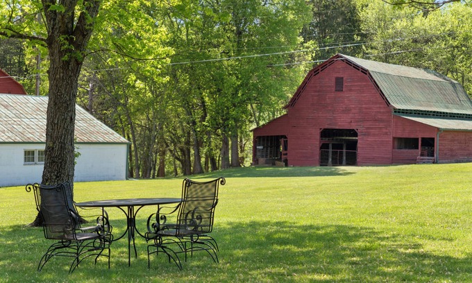 McMinn County Casa | Spacious 5-bedroom house in amazing Athens with AC
