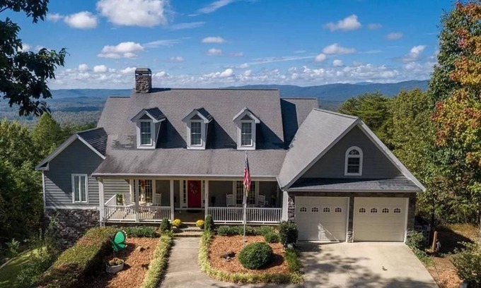 Salem Casa | Spacious 5-bedroom house with WiFi and mountain views!