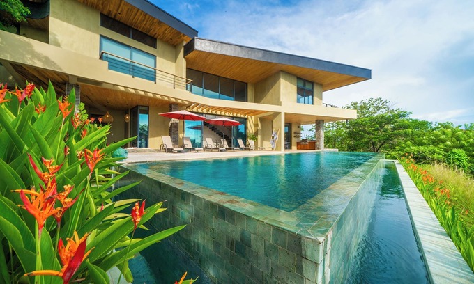 Playa Grande Casa | Spacious 5-bedroom ocean view house in Playa Grande
