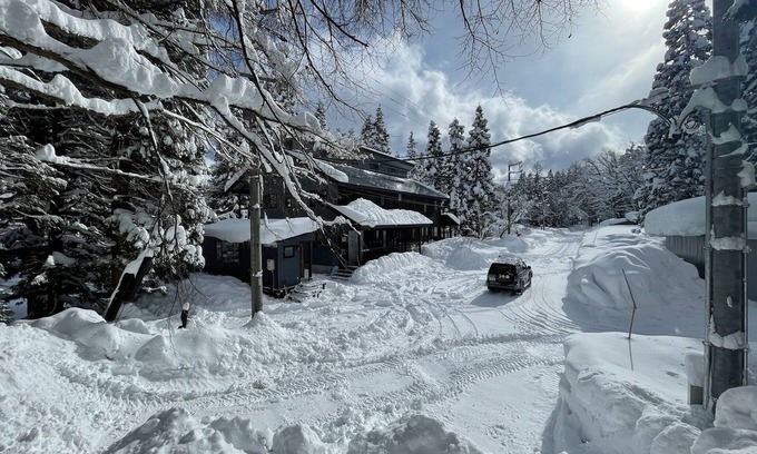 Iida Chalet De Esquí | Spacious 5-bedroom ski-in chalet—perfect for families and friends.