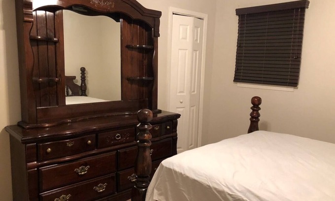 Fayetteville Casa | Spacious 5-bedroom house in awesome school district with WiFi
