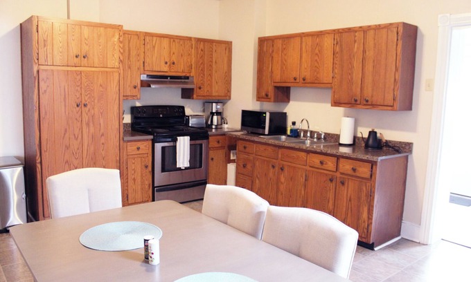 Phoenixville Casa | Spacious 5-bedroom townhome in Phoenixville walkable to downtown