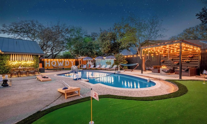 Vance Jackson Casa | Spacious 5-bedroom Heated Pool with Spa, Movie Room, Golf + More