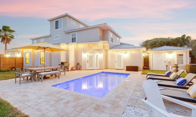 Vilano Beach Casa | Spacious 5-bedroom house in charming St. Augustine with WiFi, AC