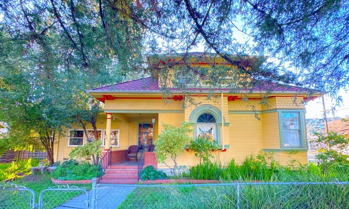 Cloverdale Casa | Spacious 5-bedroom wine country retreat in downtown Cloverdale