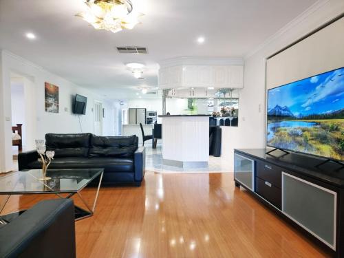 Sunshine West Casa | Spacious 5 bedrooms house