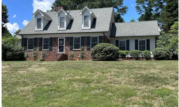 Gastonia Casa | Spacious 5-beds/2Baths Luxury Guest House in Gastonia.