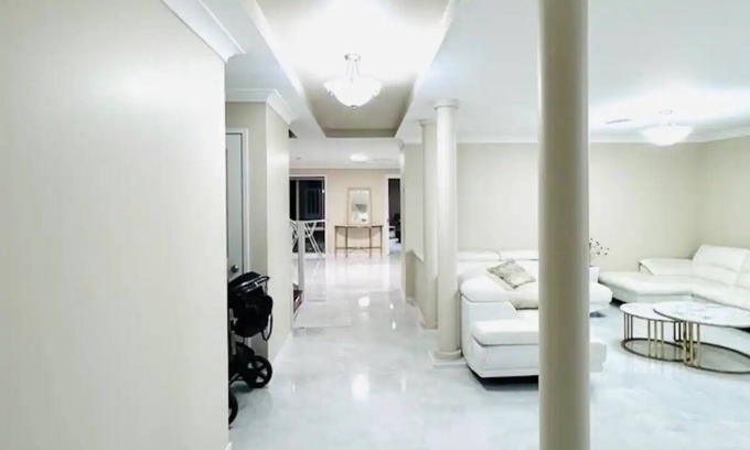 Beaumont Hills Casa | Spacious 5 BR, 3 Bath R, 2 Big Lounge, Big Balcony